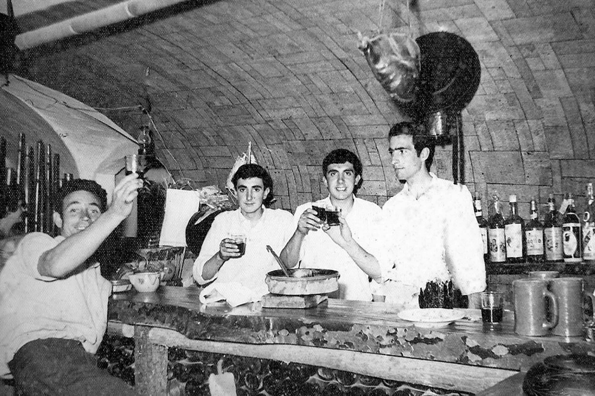 1962 Bar Restaurant Kubansky. Al centre Pere Salvador. Autor desconegut